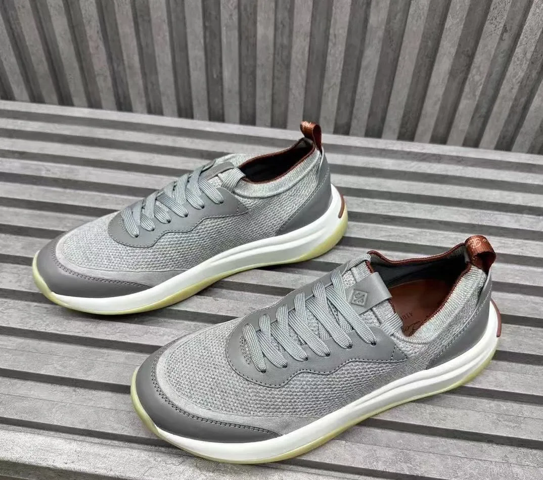 Factory price: 500💰Loro men's shoes💰iana/nuoyoupiana 410 L men's shoes💰 Walk Wish men's sneakers. This sneaker redefines the iconic 360 L men's shoes from a modern perspective💰, using a new shape and a wider silhouette design to create an extraordinary comfortable wearing experience. The ultra-light sole creates a charming modern aesthetic, with a classic slip-on construction and extra laces to wrap your foot for comfort. Smooth calfskin and wool pique knit uppers are paired with a combination suede calfskin lining and logo calfskin foot pads for ultimate comfort and breathability. The toe is inlaid with soft suede embellishments, the heel has contrasting line details, and is matched with an EVA foam and rubber outsole. The upper foot is light, soft and shock-absorbing, making it suitable for daily wear in all seasons. Comes with a full set of original packaging and complete information! Size: 39-44 (45, 46 can be customized)
